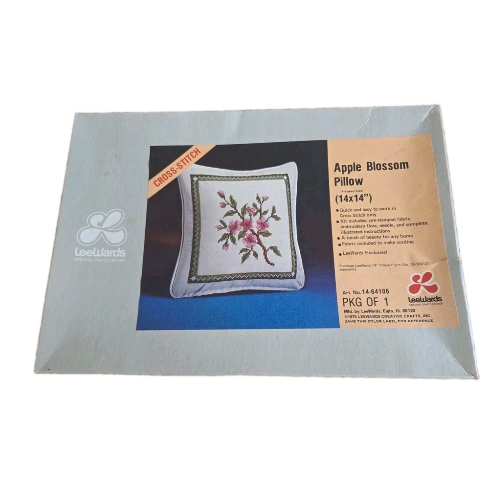LeeWards Vintage 1975 Needlepoint Kit Apple Blossom Pillow 14X14 NOS Flowers New
